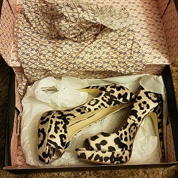 victoria leopard scratch